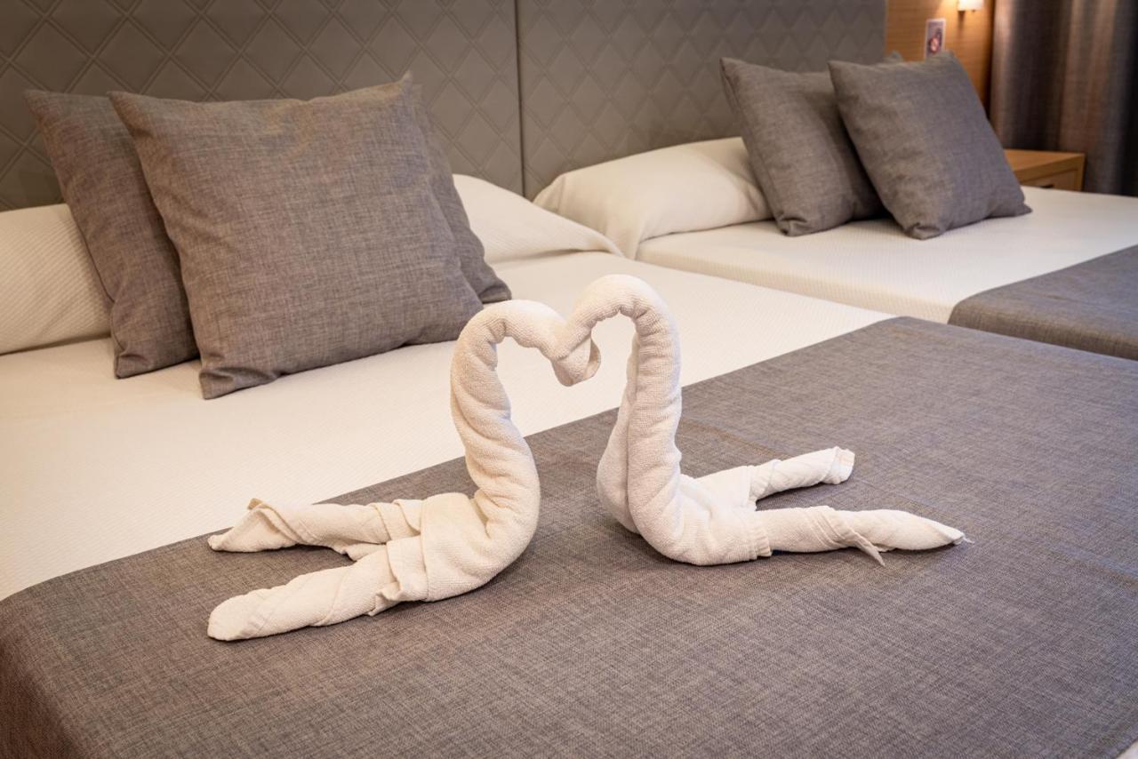 Deluxe Double or Twin Room with Sea View,1080515602:JPEG