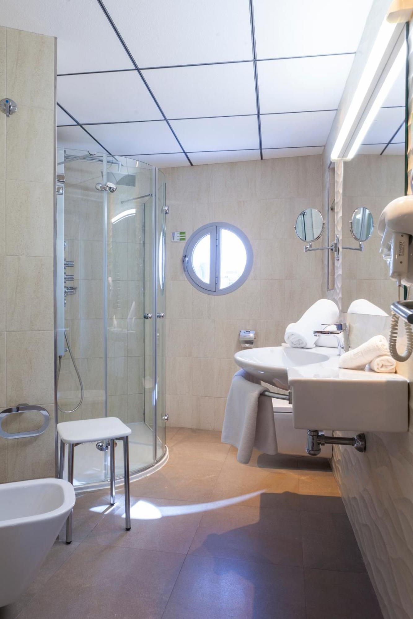 King Room,1528820881:JPEG