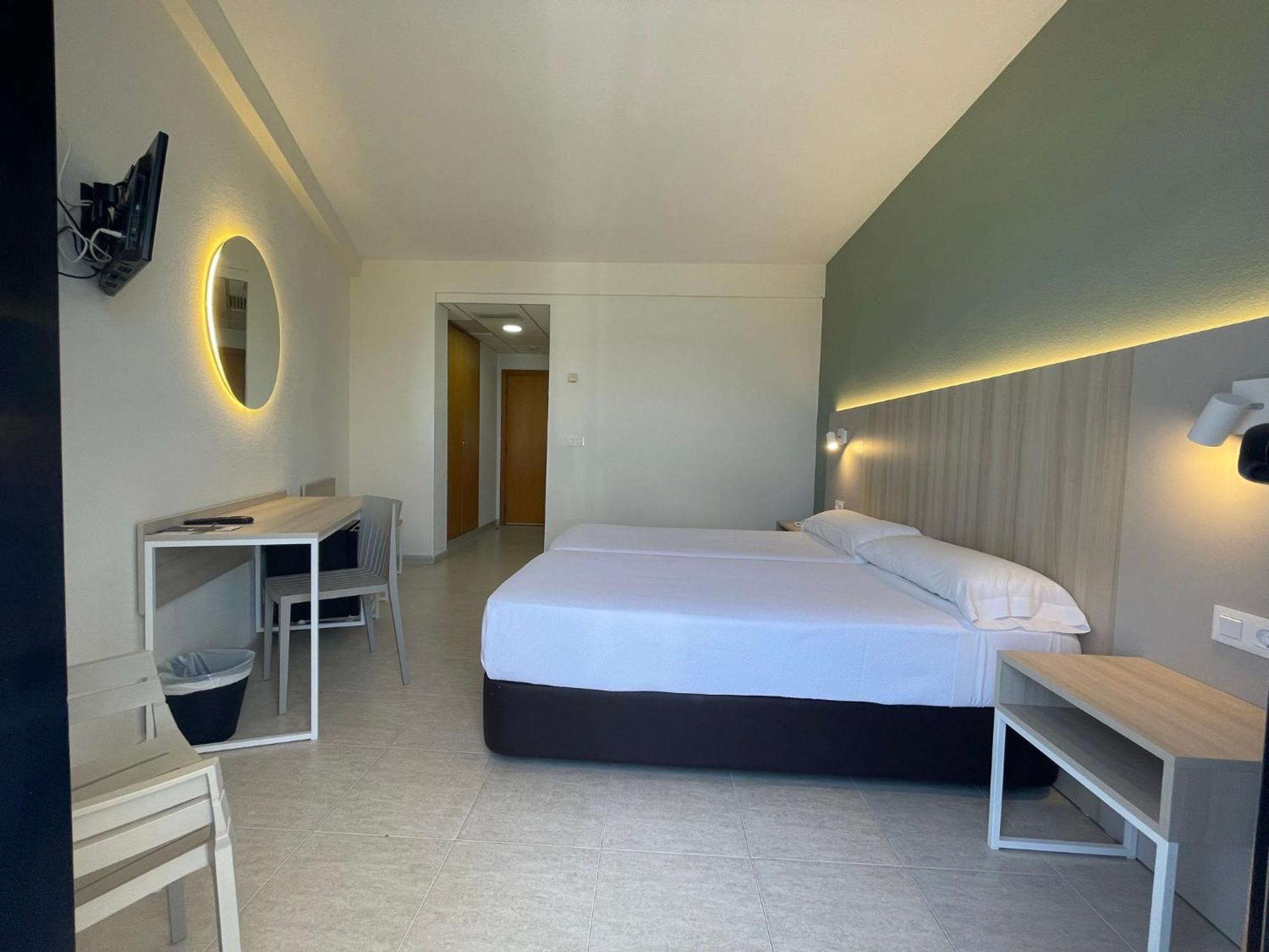 Double or Twin Room with Balcony,1558543291:JPEG