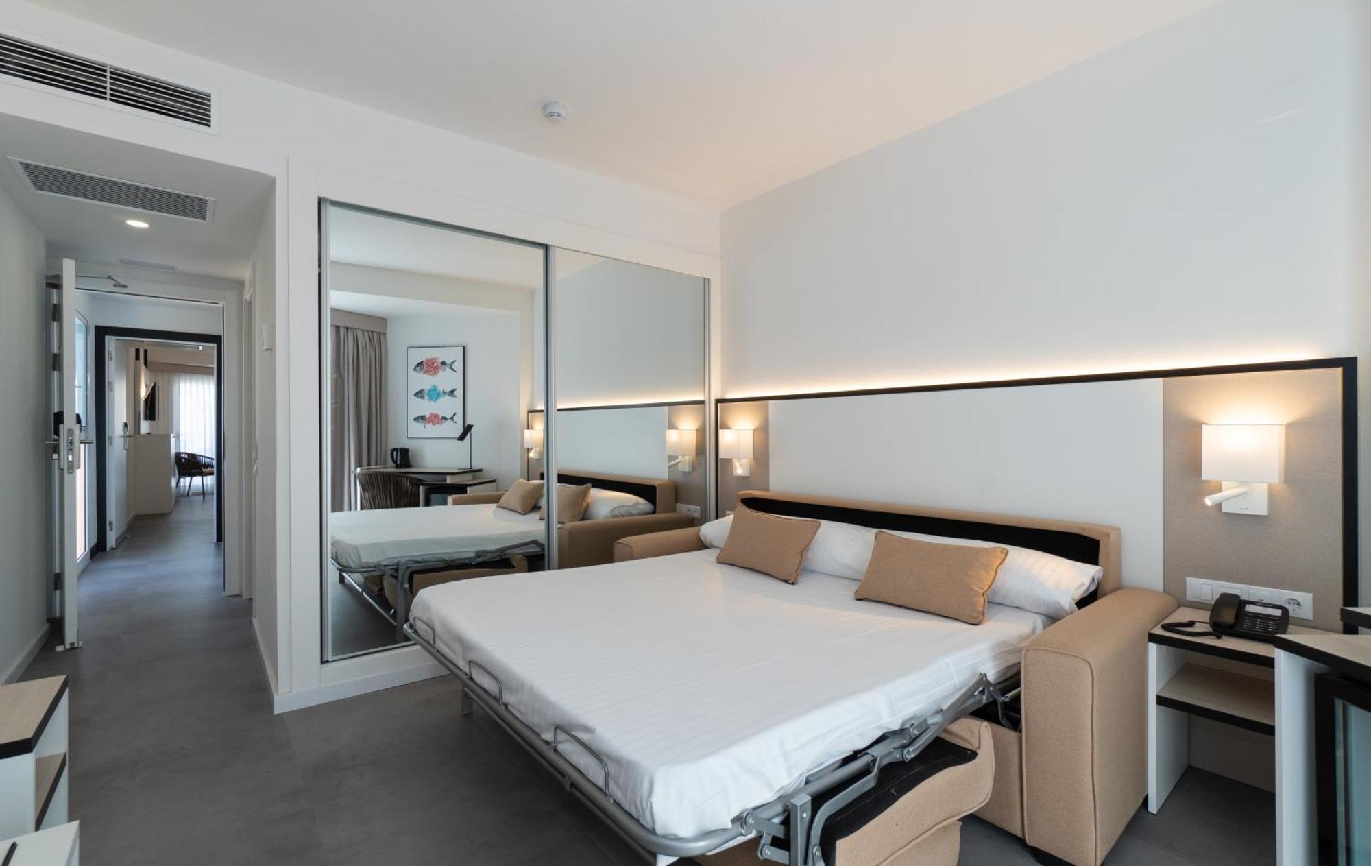 Junior Suite (2 Adults + 2 Children),1589249967:JPEG