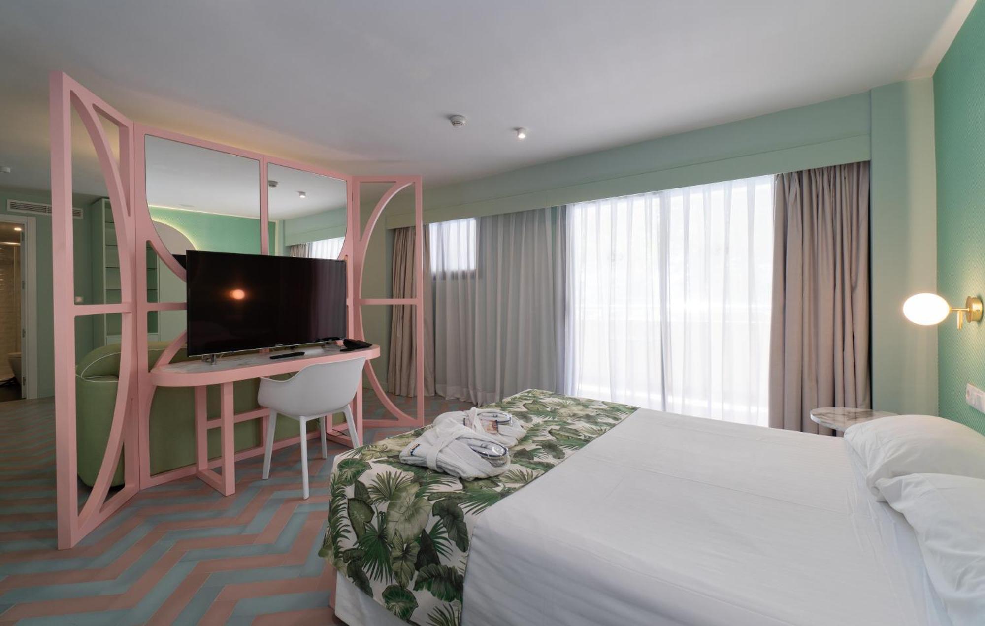 Junior Suite Avenue View