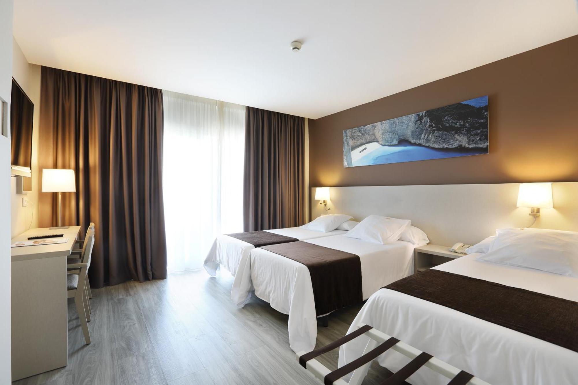 Double or Twin Room (2 Adults + 1 Child),1589451268:JPEG