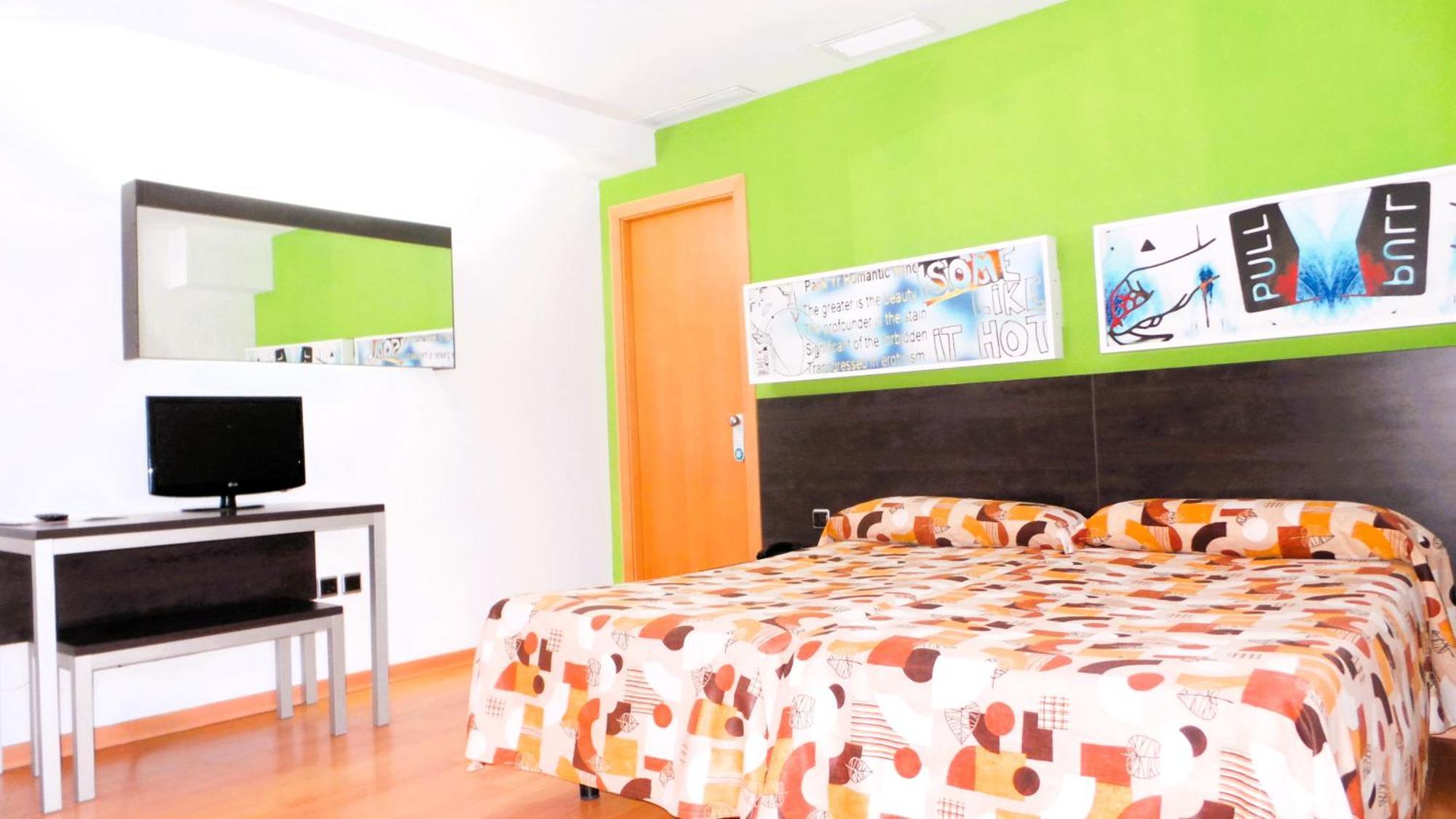 Standard Single Room,1677856887:JPEG