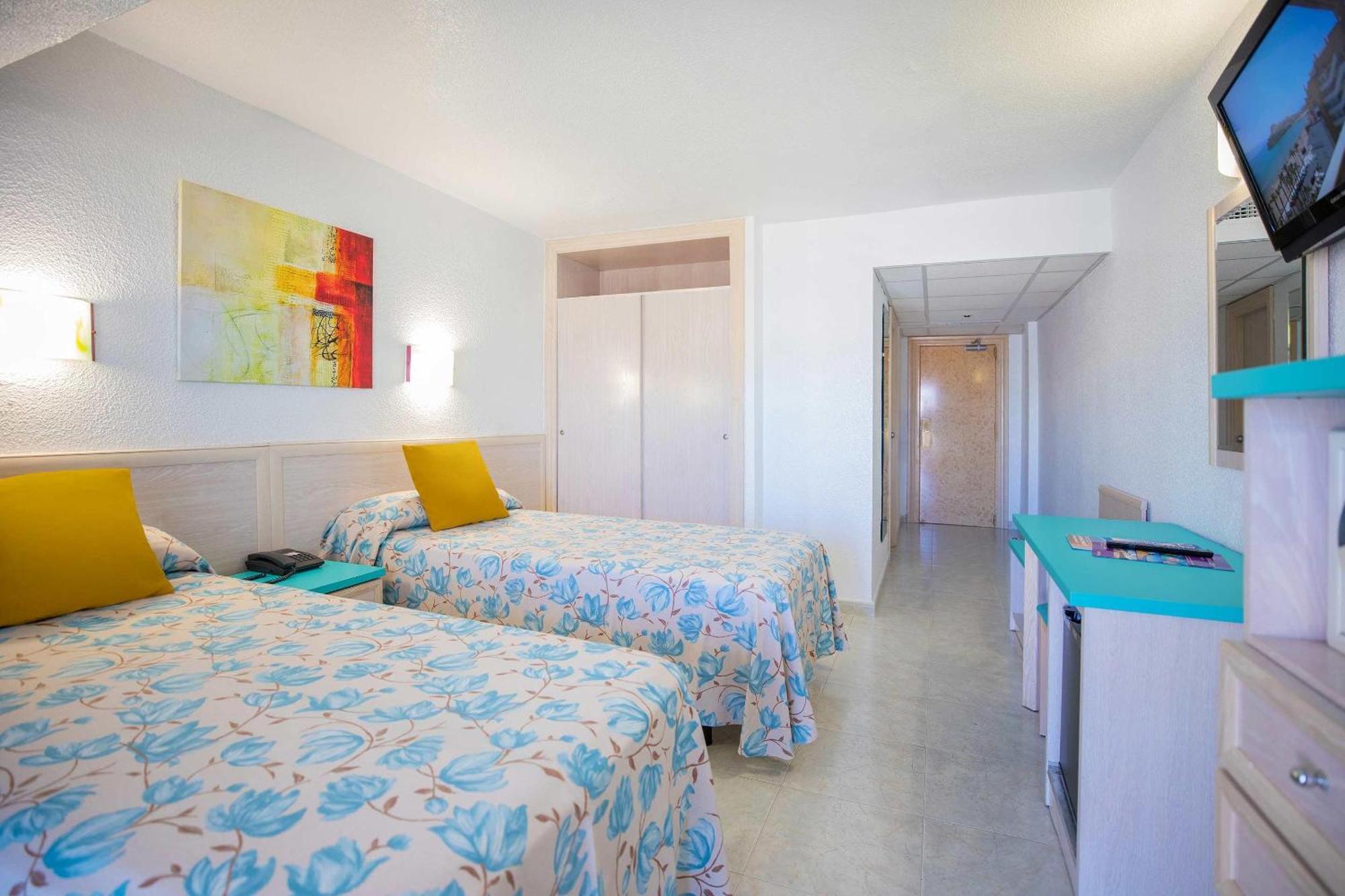 Double or Twin Room Sea View