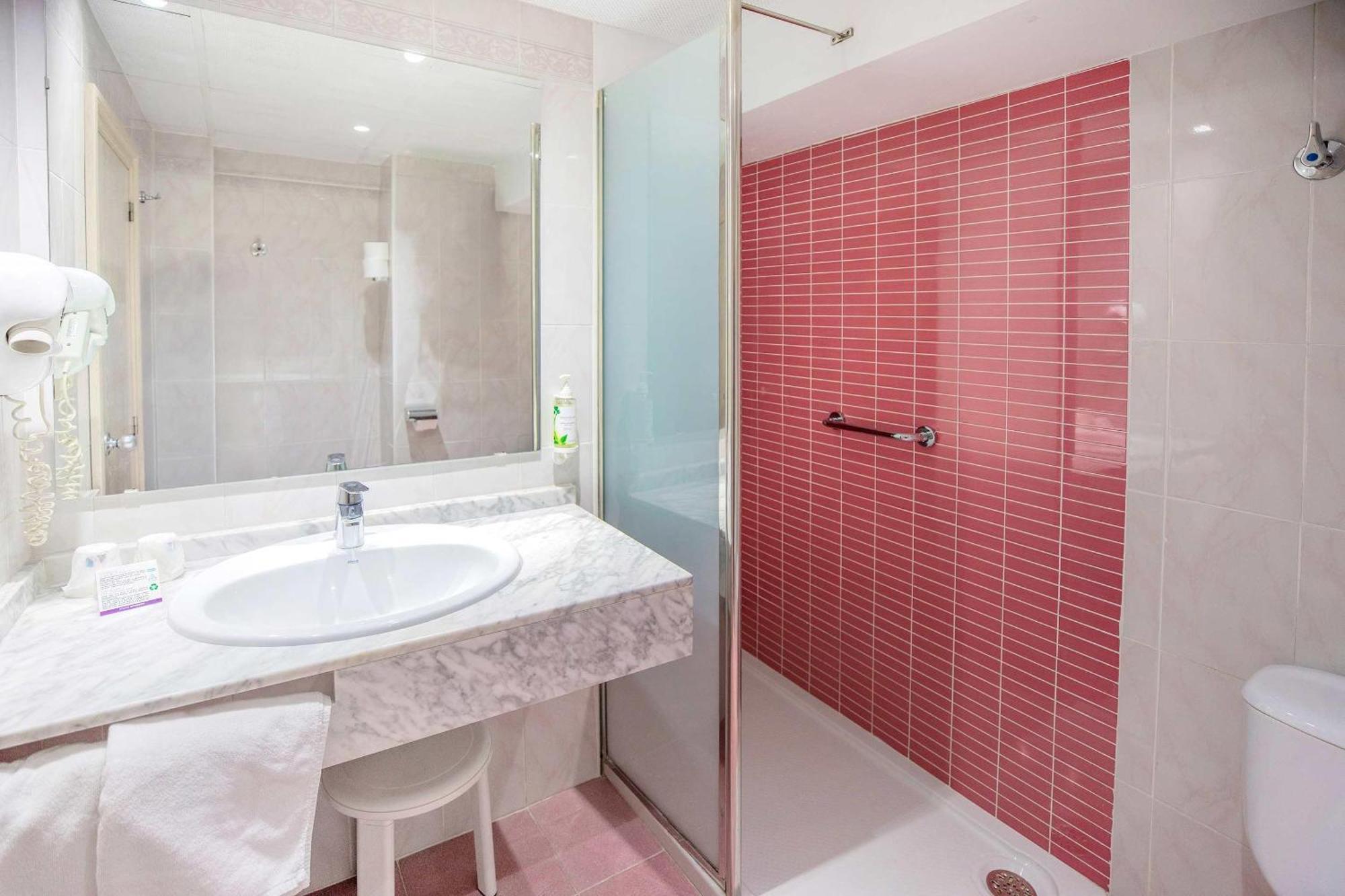 Double or Twin Room Sea View