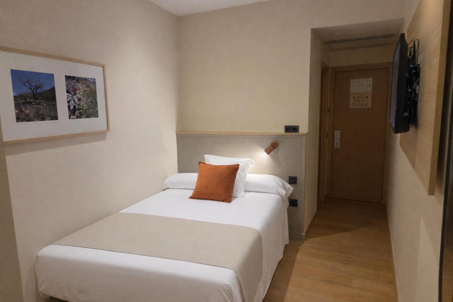 Interior Single Room,1746854654:JPEG