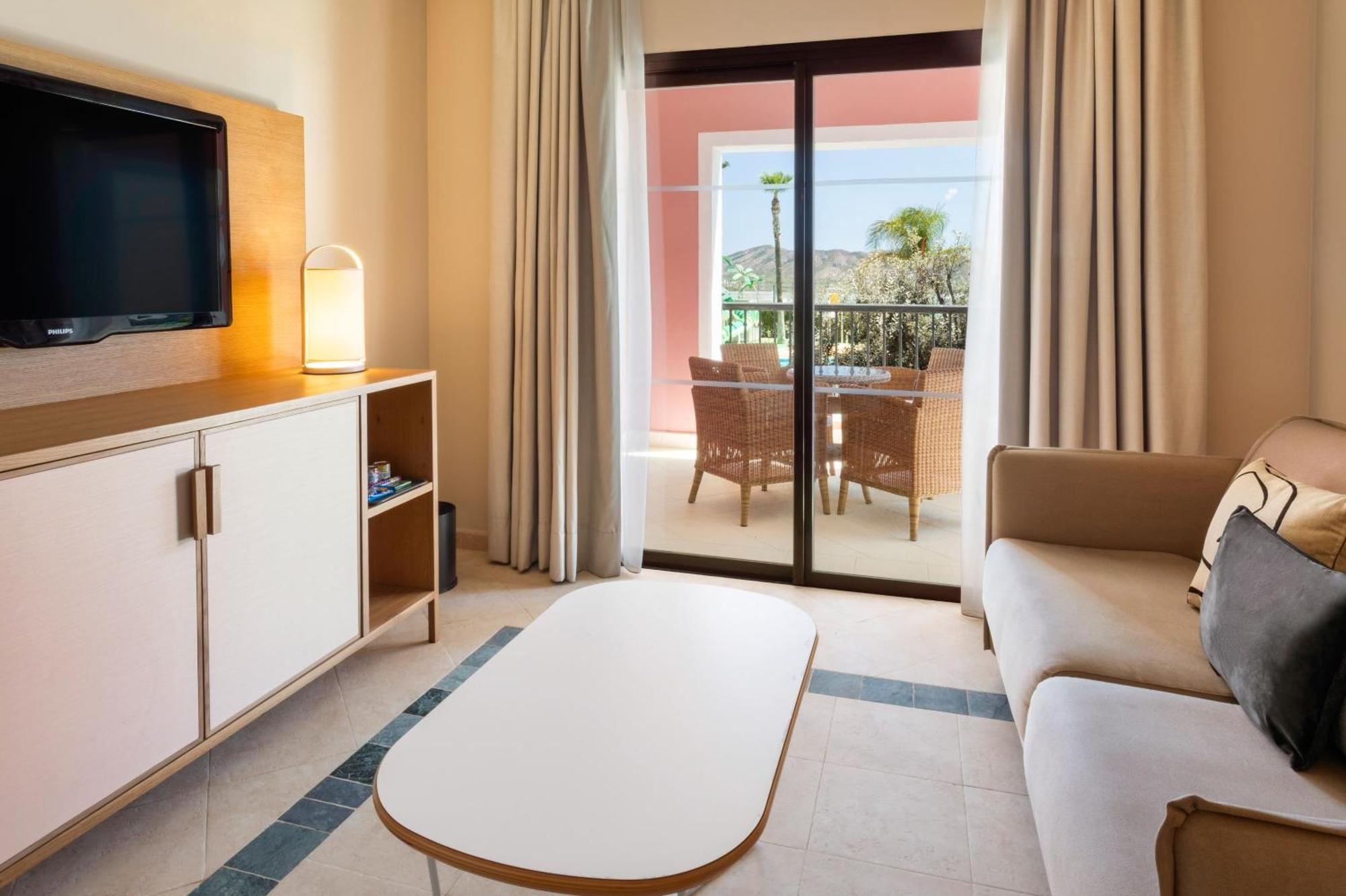 Family Suite (2 adults + 3 kids),1758532828:JPEG