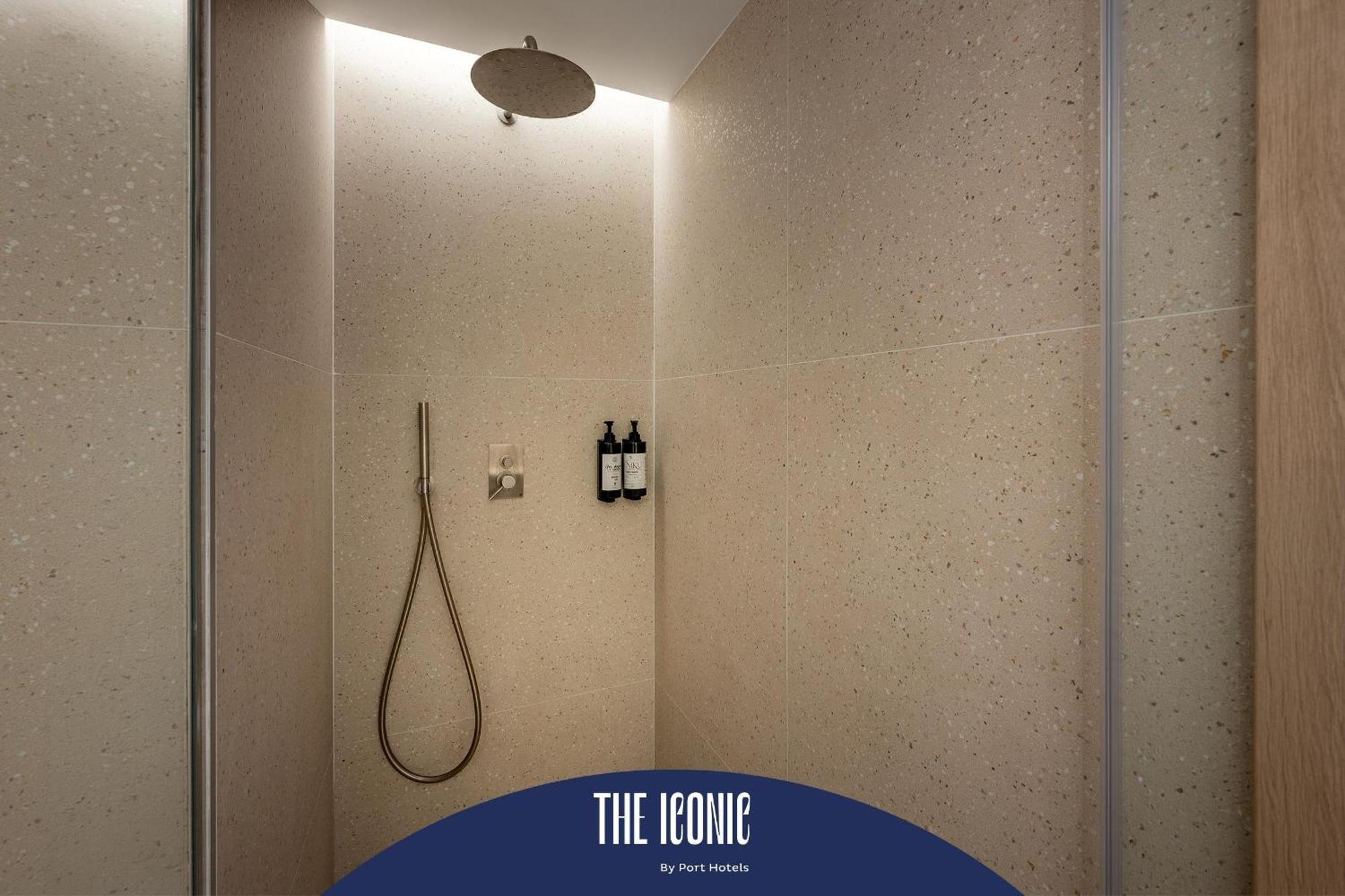 Deluxe Double Room Club Iconic