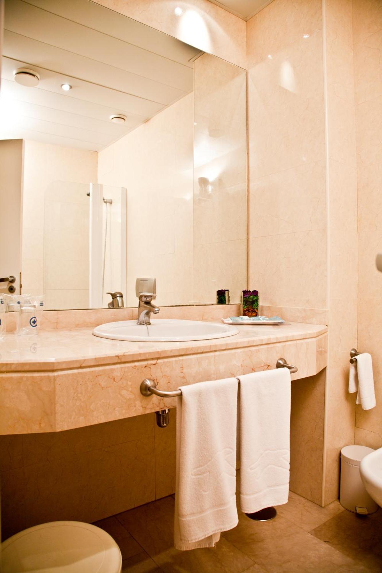 Double or Twin Room,447756030:JPEG