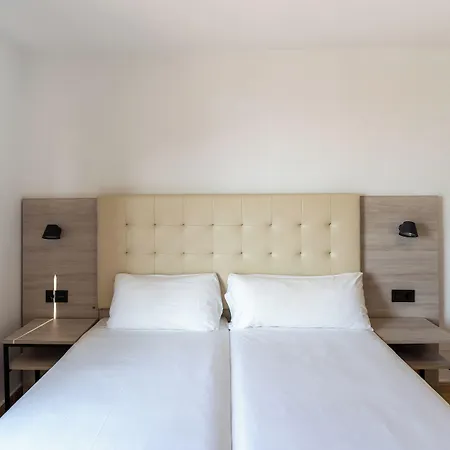 Hotel Queens - Adults Only-3